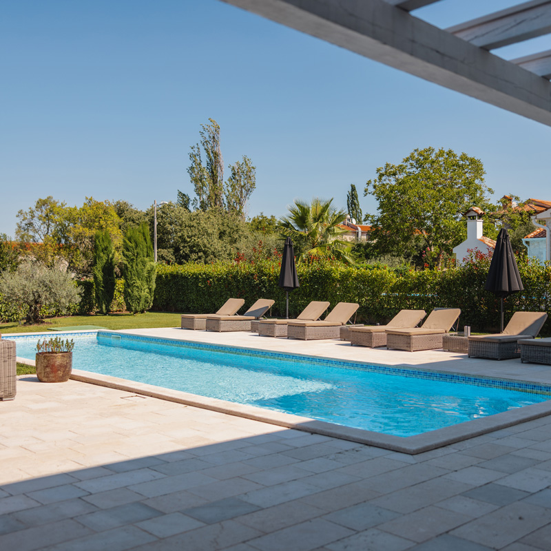 custom pool with seating